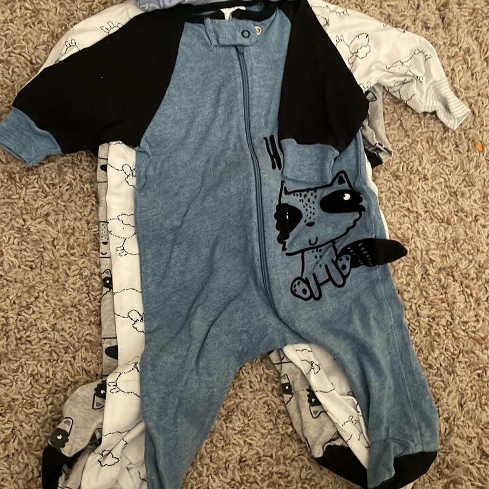 Pajamas bundle - Picture 2 of 3